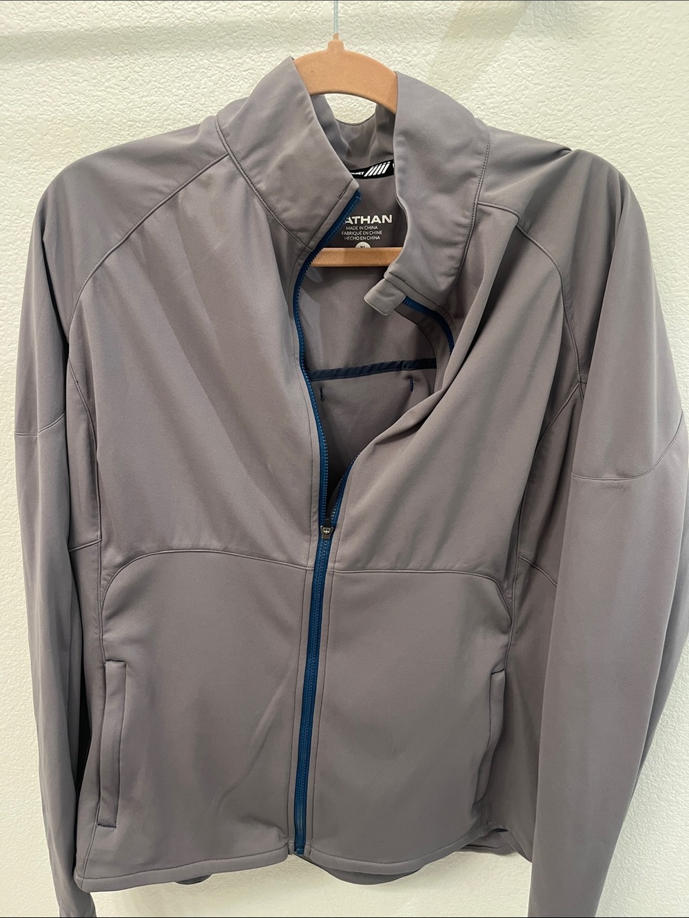 Nathan Women’s Traverse Gray Running Jacket with Blue Zipper XL